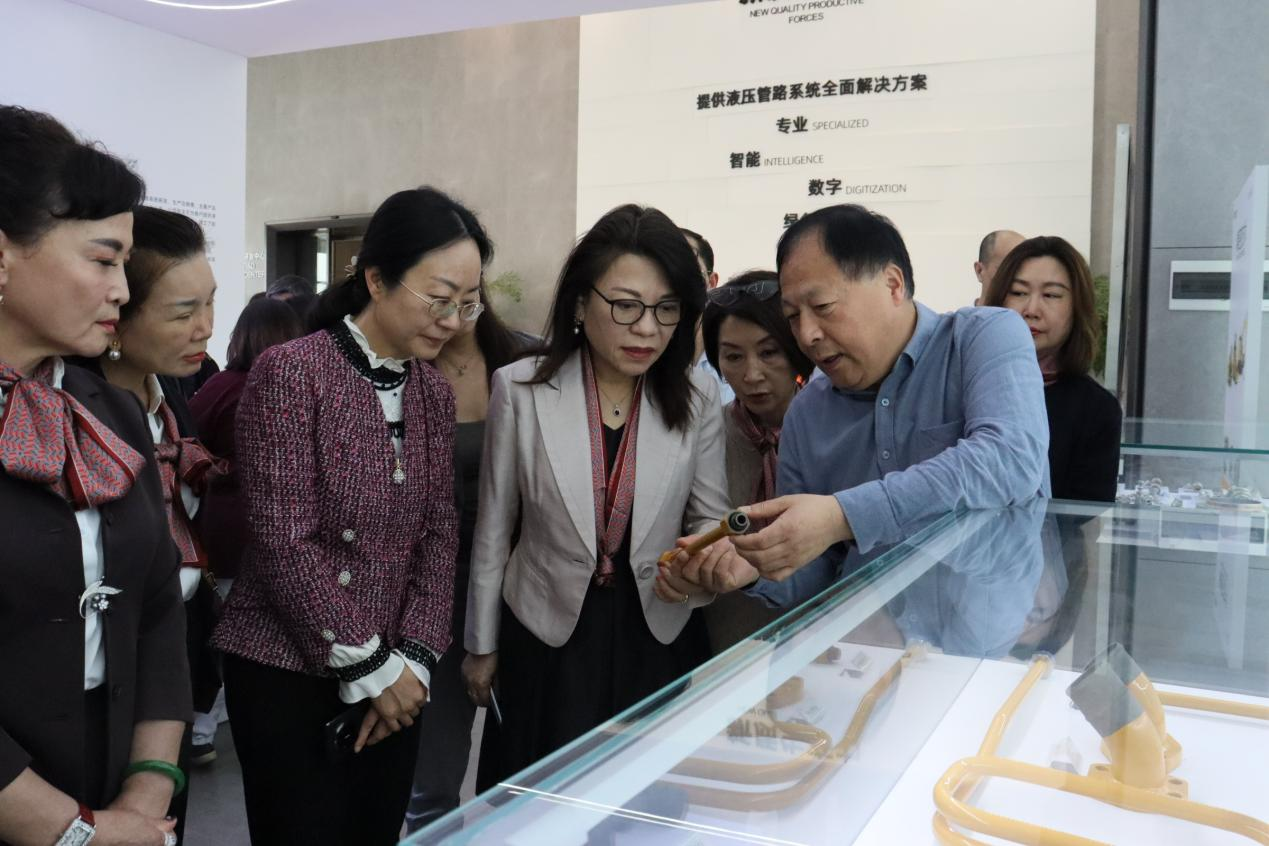 2025年3月26日，全国台企联常务副会长、妇女工委会主委李泓兰一行莅临广发体育股份调研。